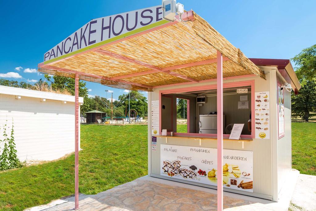 Mobile Homes Premium Vista Mare Park Umag By Camp4You Exterior photo